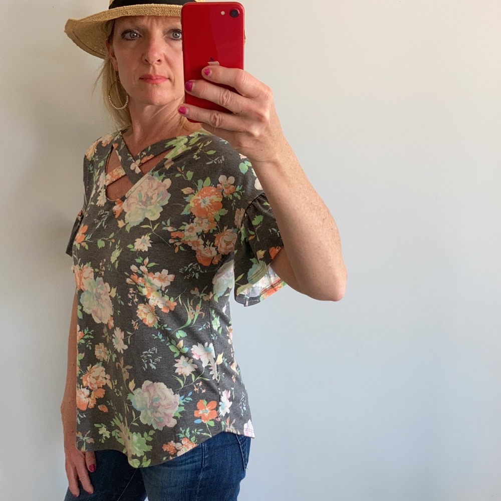 Floral Short Ruffle Sleeve Top - Picture 5 of 7